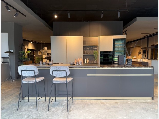 Cucina con Isola Arredo3 Time top Emperador