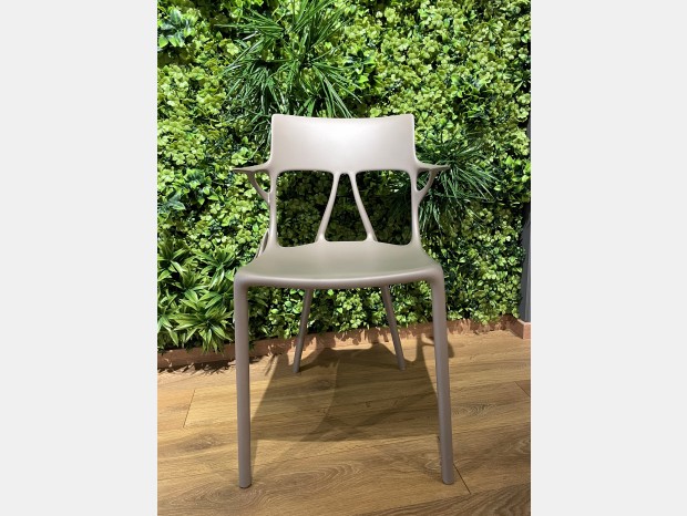 Sedia con braccioli Kartell A.I.