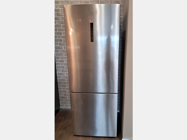 Frigorifero Electrolux LNT7MF46X2