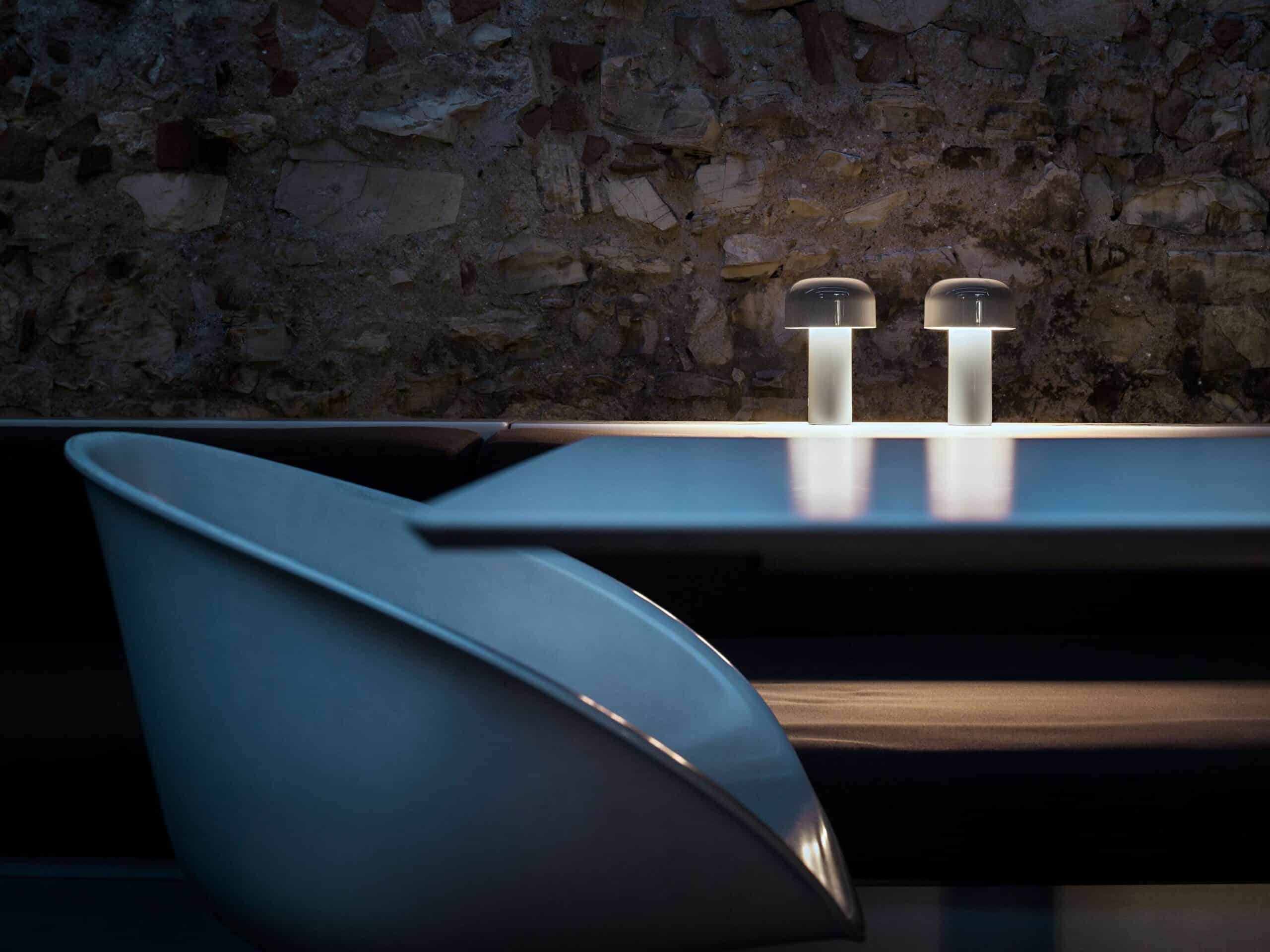 BELLHOP BATTERY - Lampada a batteria - FLOS