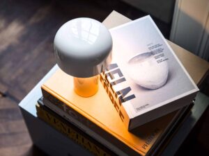 BELLHOP BATTERY - Lampada a batteria - FLOS