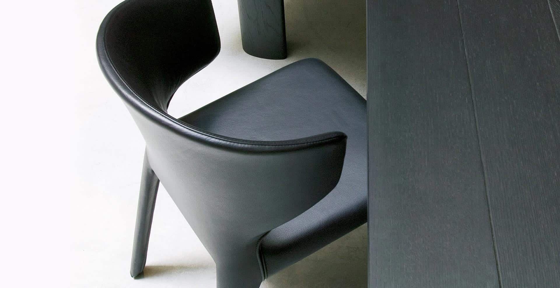 HOLA 367 Versione in pelle - Sedia con braccioli - CASSINA