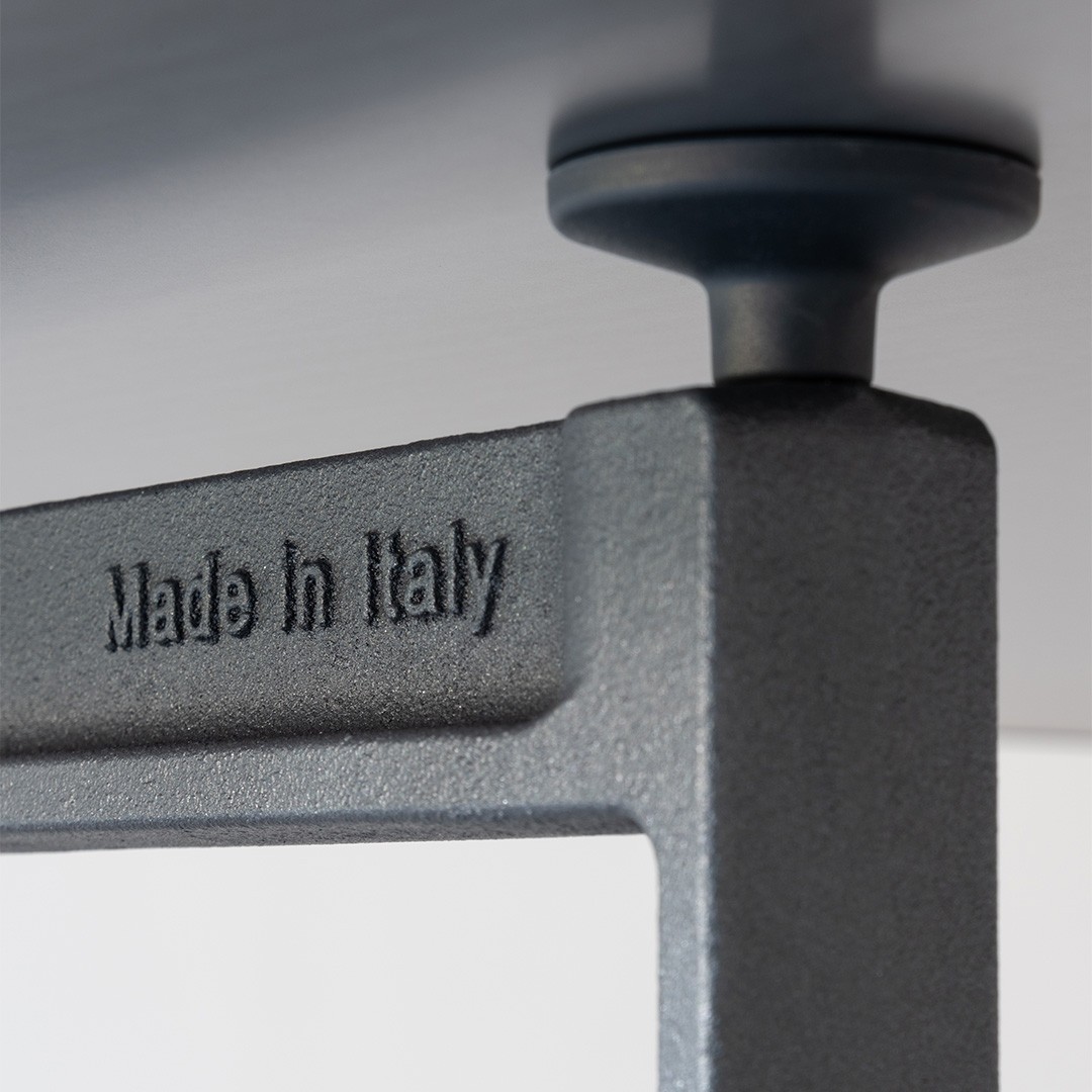 BRUT - Tavolo regolabile - MAGIS DESIGN